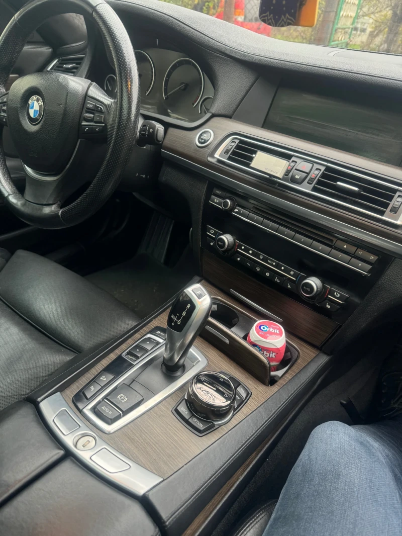 BMW 740, снимка 14 - Автомобили и джипове - 48131079