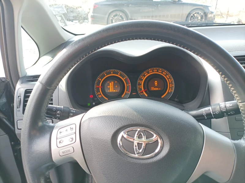 Toyota Auris, снимка 10 - Автомобили и джипове - 48787005