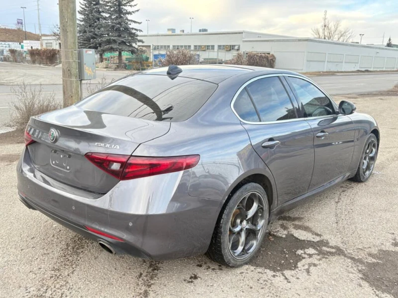 Alfa Romeo Giulia Ti AWD * АвтоКредит* (ЦЕНА ДО БГ), снимка 3 - Автомобили и джипове - 53419213