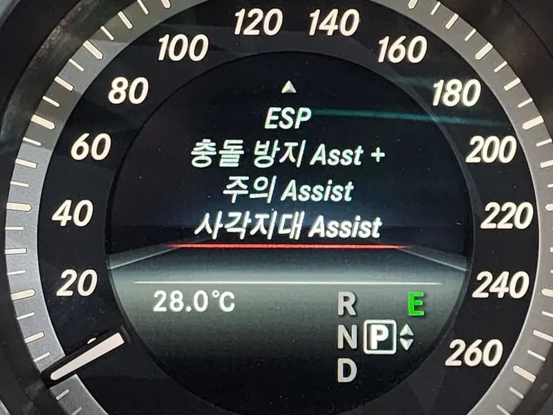Mercedes-Benz E 300 Elegance - САМО 30% АВАНС, снимка 15 - Автомобили и джипове - 56002566