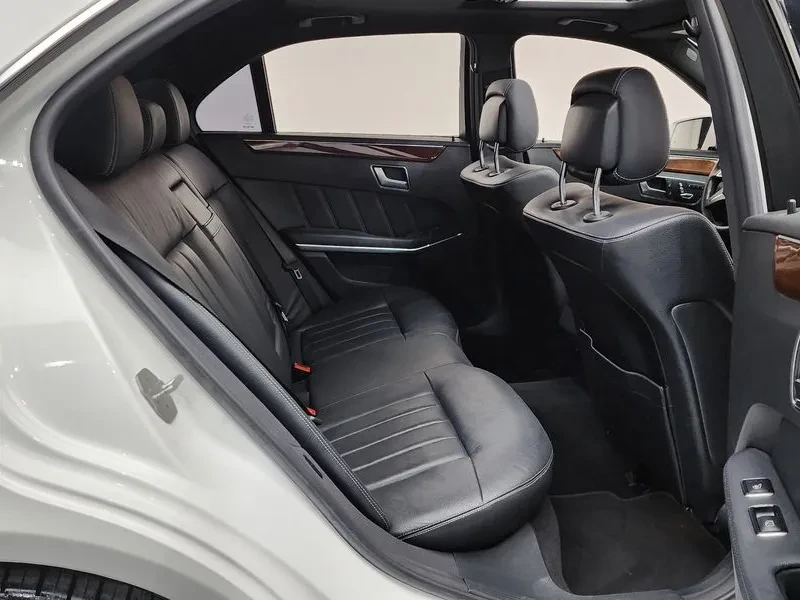 Mercedes-Benz E 300 Elegance - САМО 30% АВАНС, снимка 11 - Автомобили и джипове - 56002566