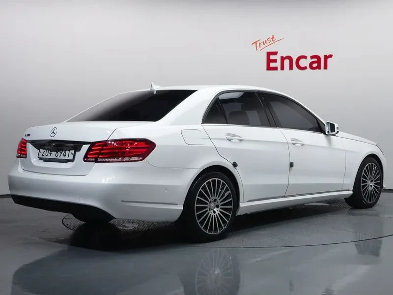 Mercedes-Benz E 300 Elegance - САМО 30% АВАНС, снимка 3 - Автомобили и джипове - 56002566