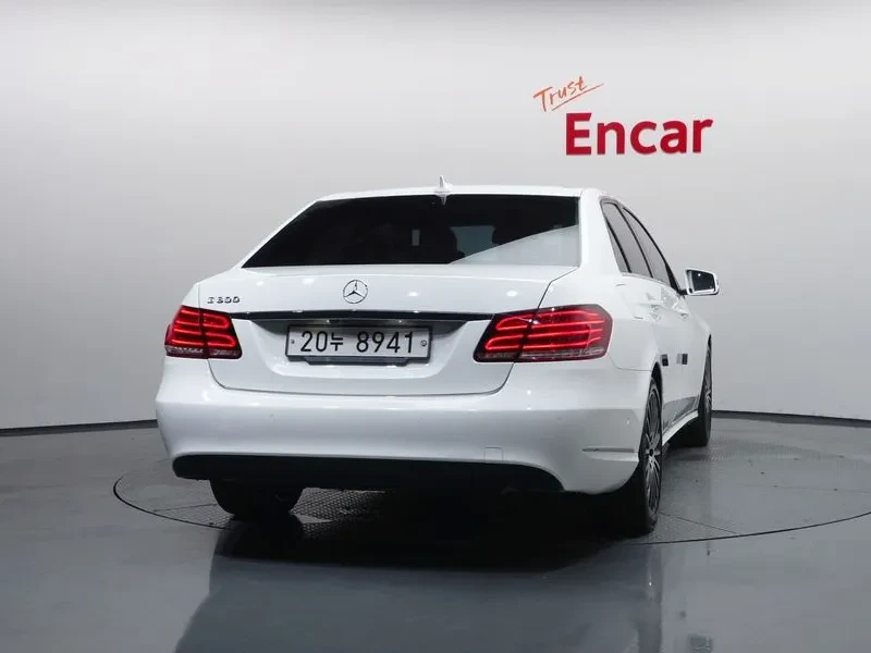Mercedes-Benz E 300 Elegance - САМО 30% АВАНС, снимка 4 - Автомобили и джипове - 56002566