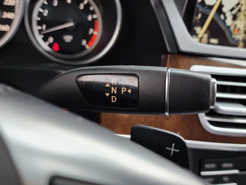 Mercedes-Benz E 300 Elegance - САМО 30% АВАНС, снимка 9 - Автомобили и джипове - 56002566