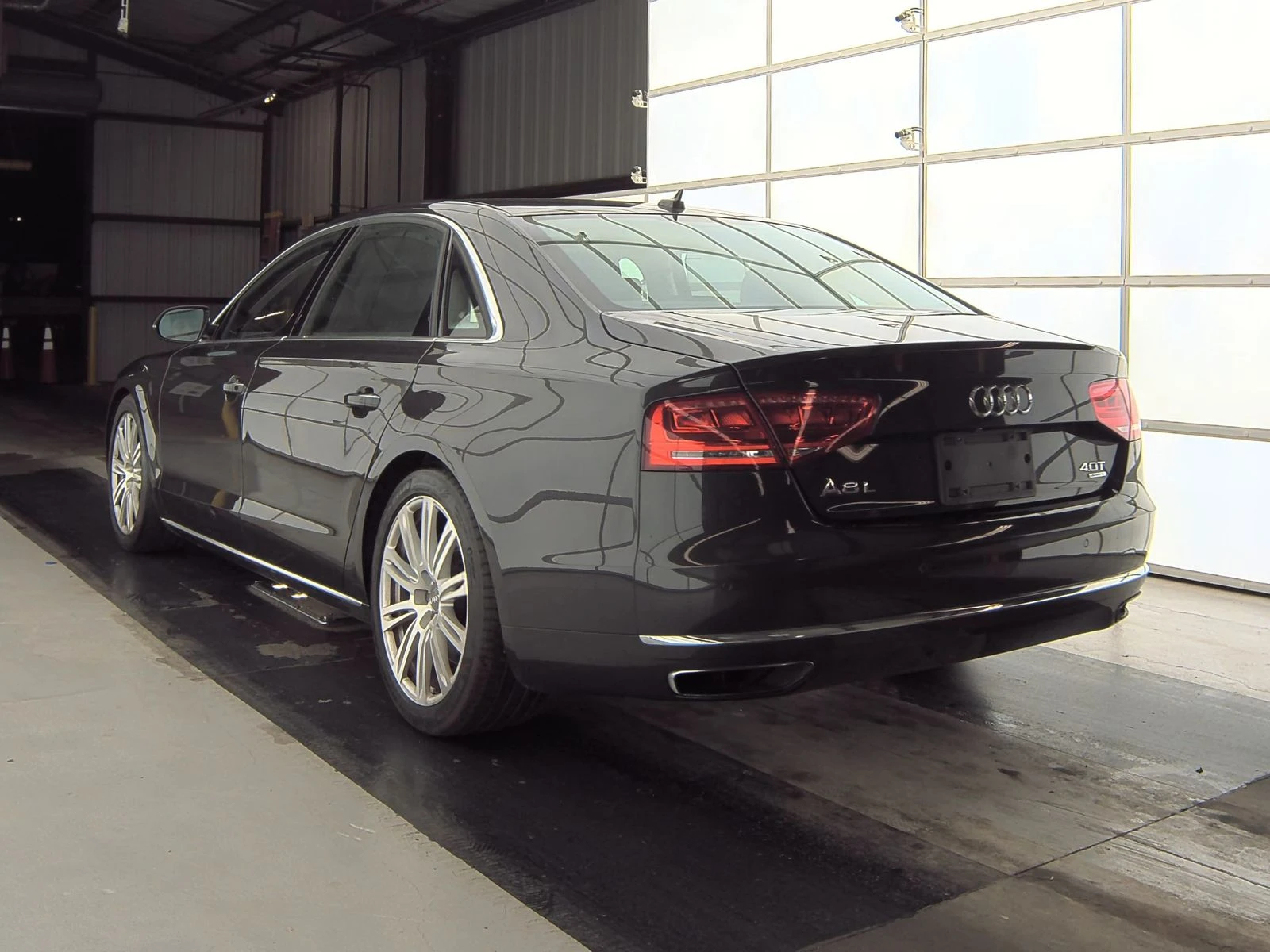 Audi A8 4.0 L* DISTRONIK* МАСАЖ* 360* АЛКАНТАРА* NIGHT* FU - изображение 4