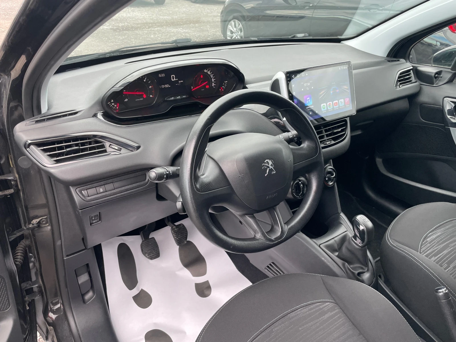 Peugeot 208 1.4HDI NAVI - изображение 9