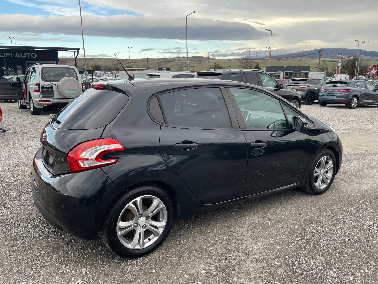 Peugeot 208 1.4HDI NAVI - изображение 7