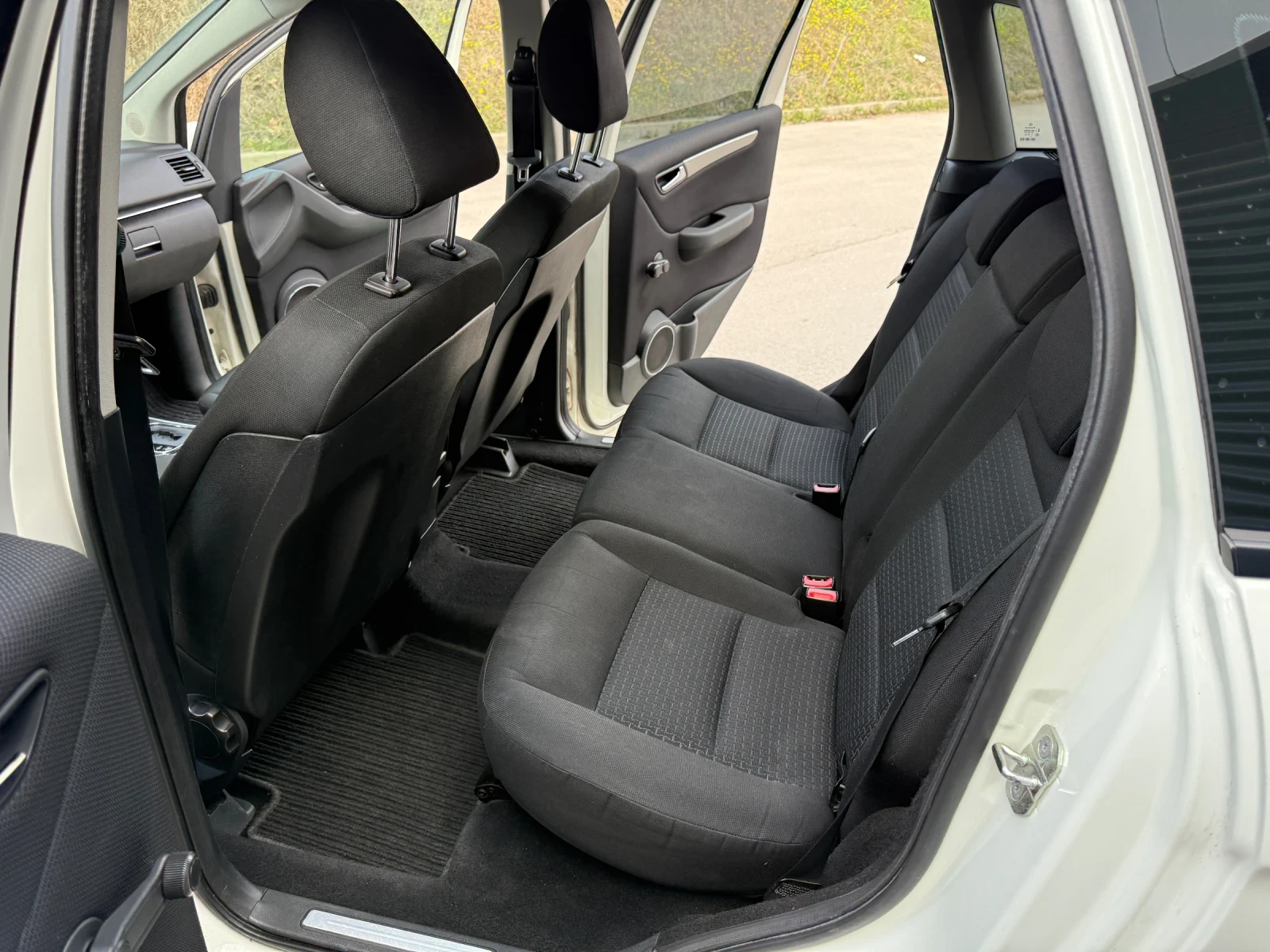 Mercedes-Benz B 180 Top Top, снимка 9 - Автомобили и джипове - 53747288