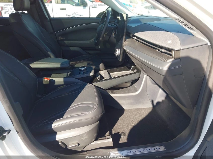 Ford Mustang Mach-E Premium, снимка 5 - Автомобили и джипове - 53960305