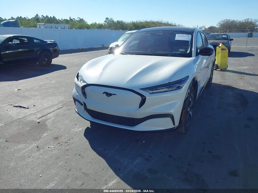 Ford Mustang Mach-E Premium, снимка 2 - Автомобили и джипове - 53960305