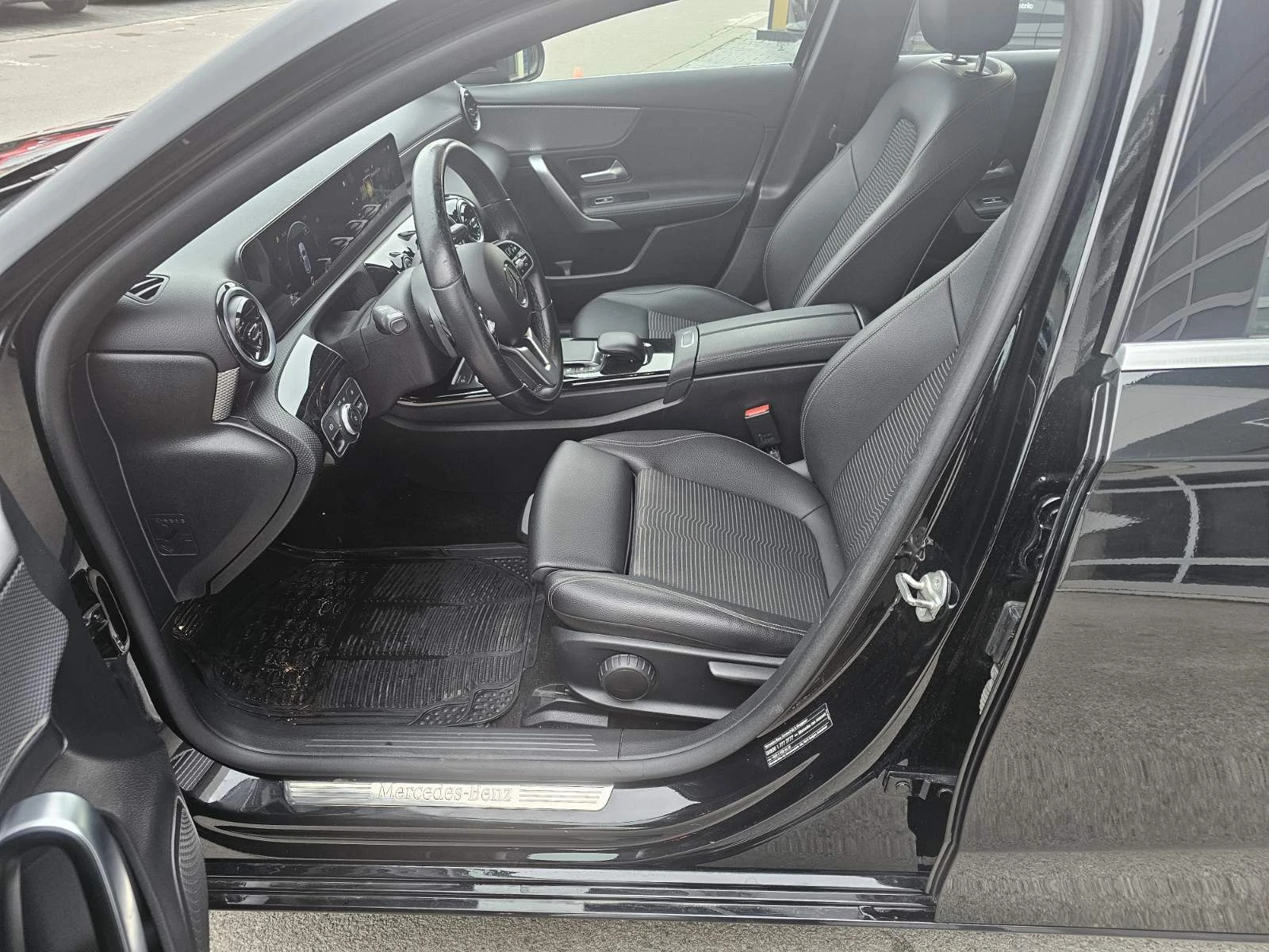 Mercedes-Benz A 180 1.3 TCe 136 hp, снимка 12 - Автомобили и джипове - 54124122