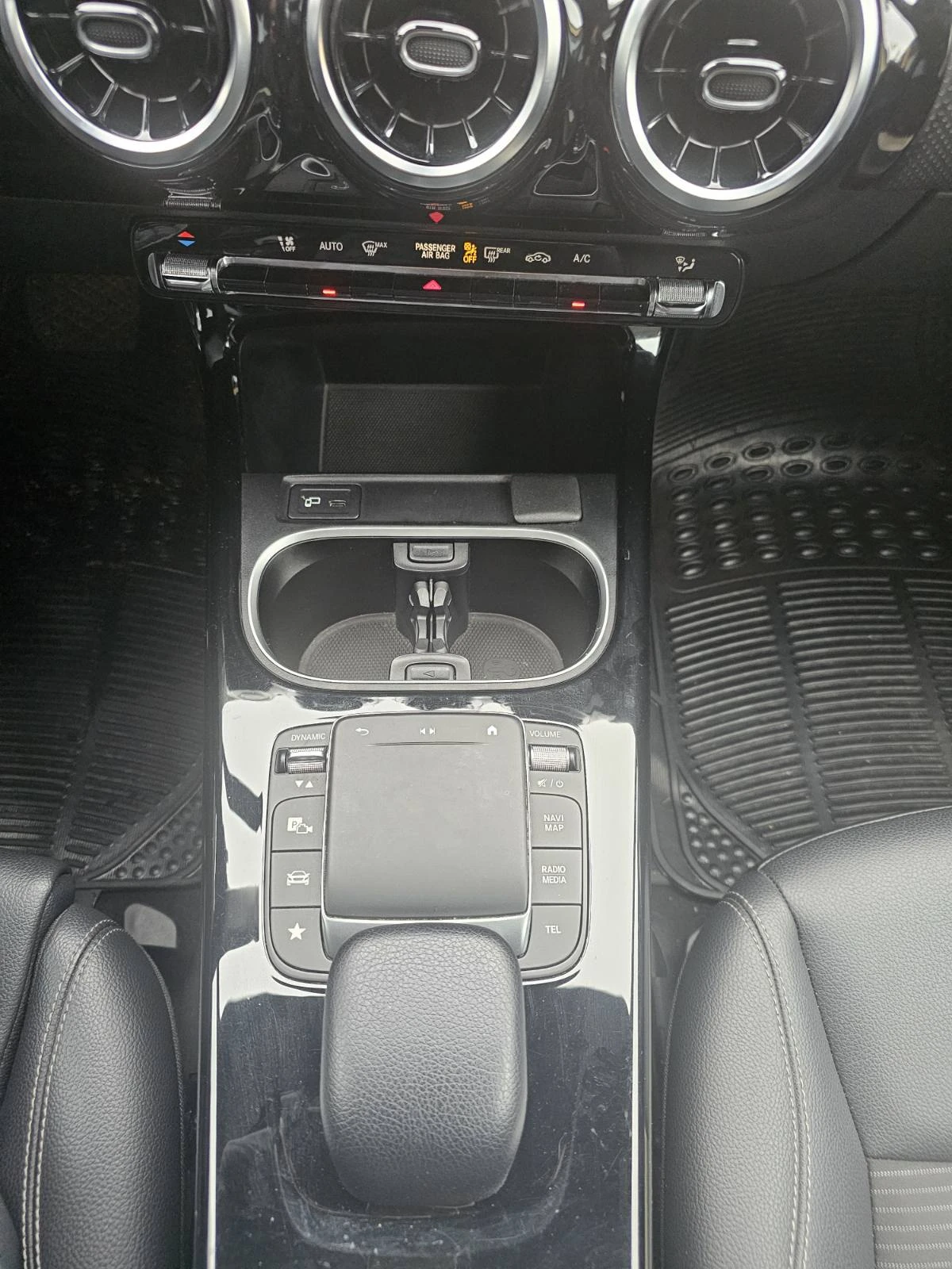 Mercedes-Benz A 180 1.3 TCe 136 hp, снимка 8 - Автомобили и джипове - 54124122