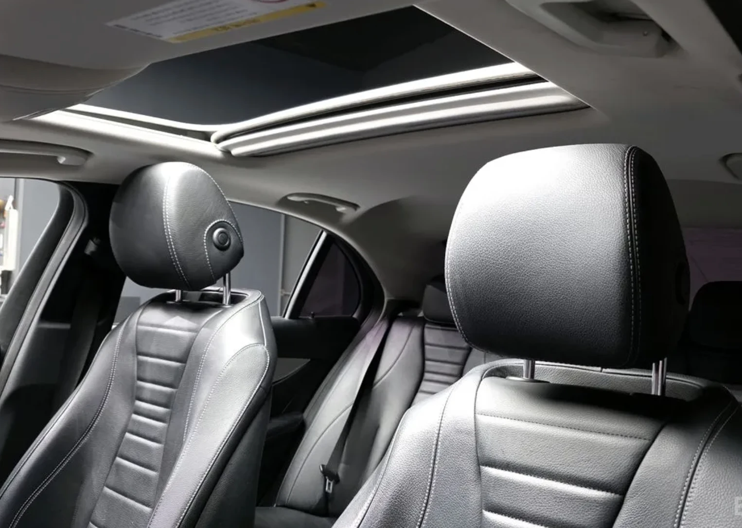 Mercedes-Benz E 220 d* AMBIENT* ШИБИДАХ* HEAD UP, снимка 16 - Автомобили и джипове - 54124341