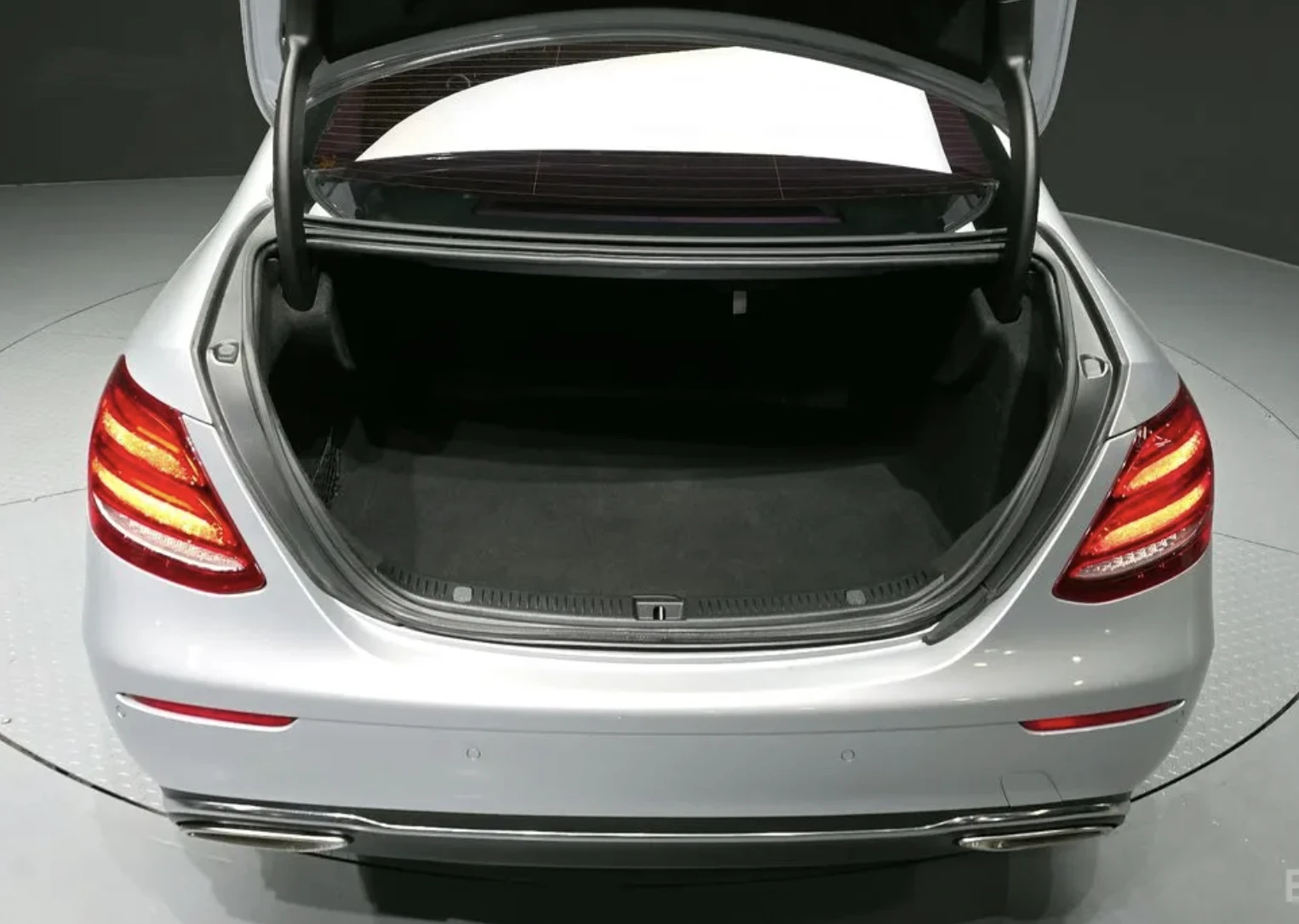 Mercedes-Benz E 220 d* AMBIENT* ШИБИДАХ* HEAD UP, снимка 17 - Автомобили и джипове - 54124341