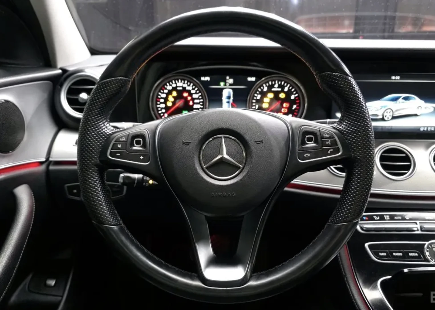 Mercedes-Benz E 220 d* AMBIENT* ШИБИДАХ* HEAD UP, снимка 12 - Автомобили и джипове - 54124341