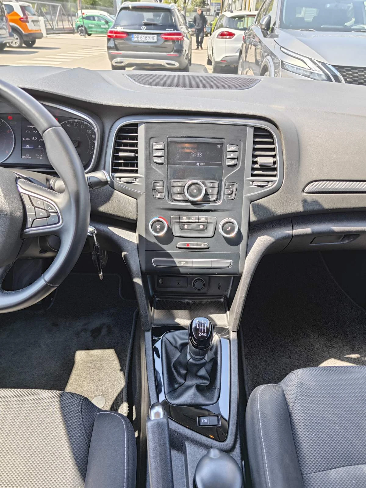 Renault Megane 1.3TCe Sedan 140k.c., снимка 14 - Автомобили и джипове - 54358169