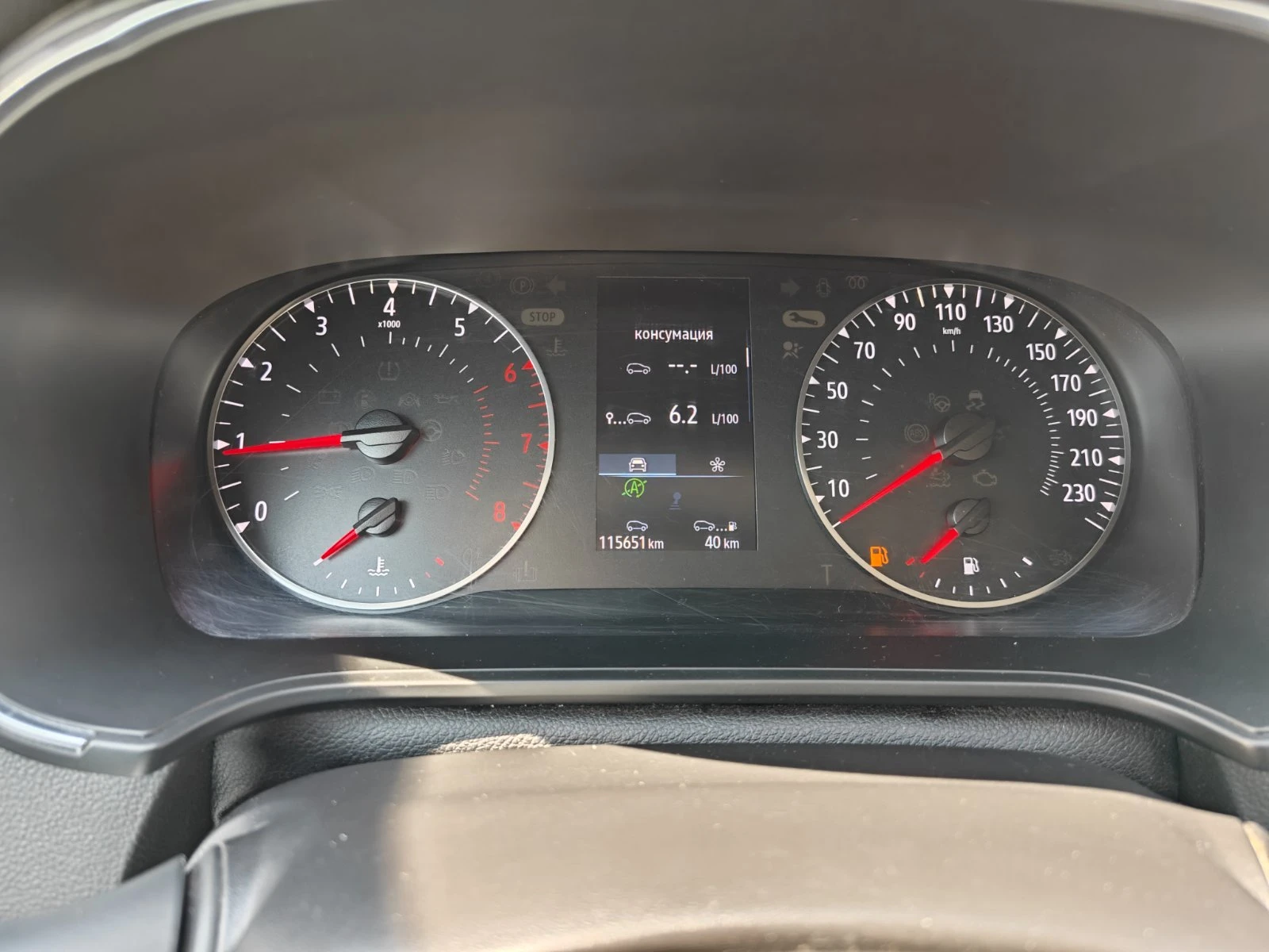 Renault Megane 1.3TCe Sedan 140k.c., снимка 17 - Автомобили и джипове - 54358169