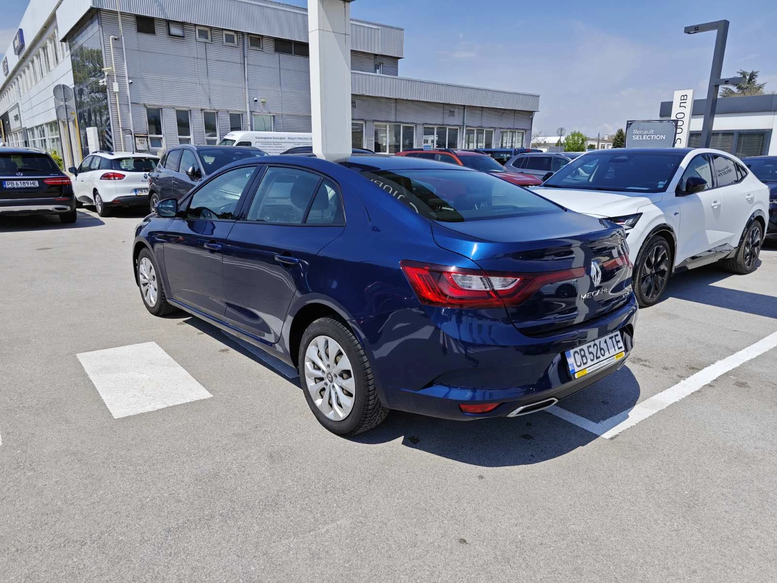 Renault Megane 1.3TCe Sedan 140k.c., снимка 6 - Автомобили и джипове - 54358169