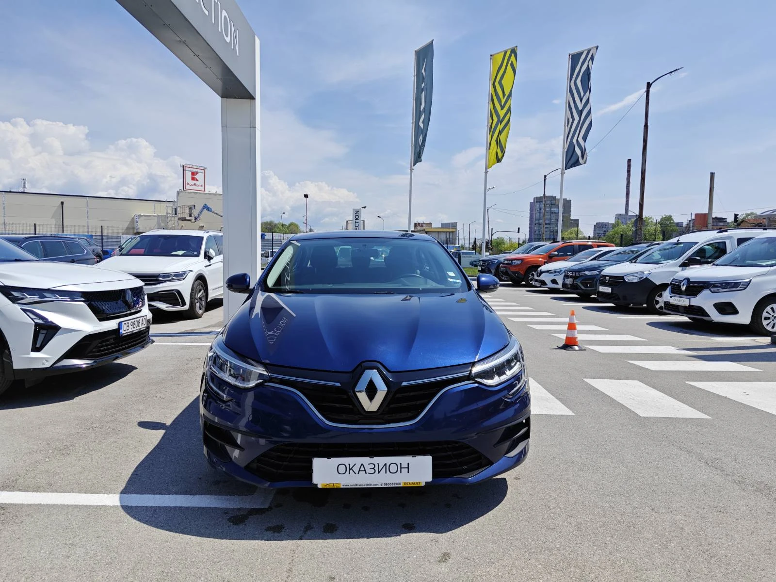 Renault Megane 1.3TCe Sedan 140k.c., снимка 3 - Автомобили и джипове - 54358169