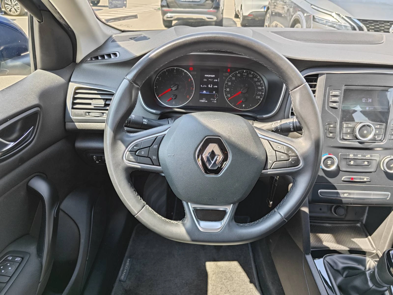 Renault Megane 1.3TCe Sedan 140k.c., снимка 13 - Автомобили и джипове - 54358169