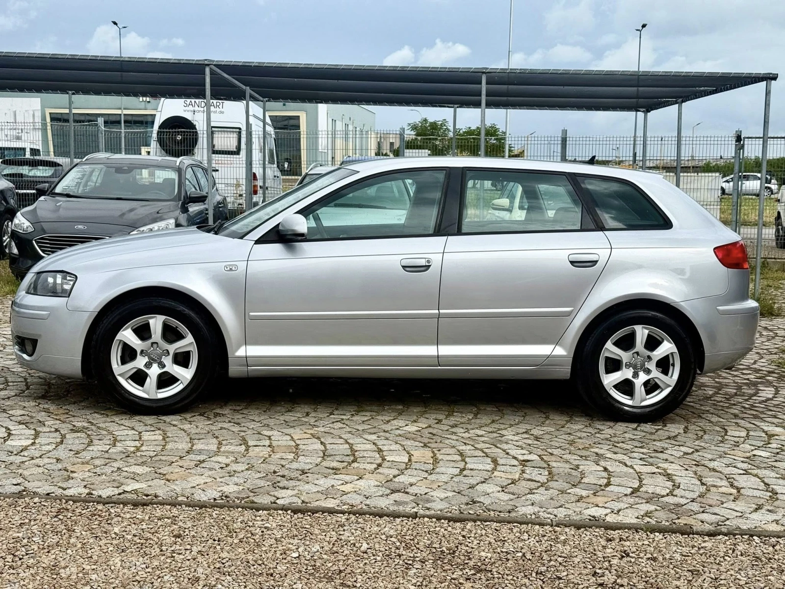 Audi A3 1.6 AVTOMATIK, снимка 2 - Автомобили и джипове - 54650225