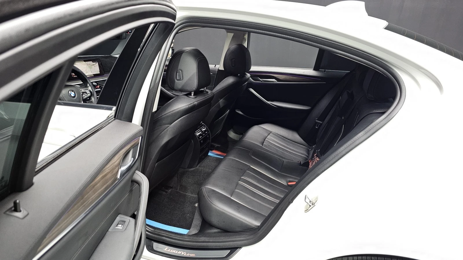 BMW 530 ЛЮК* HUD* ПОДГРЕВ ВОЛАН* ЕЛ. БАГАЖНИК* КРАЙНА ЦЕНА, снимка 12 - Автомобили и джипове - 55344747