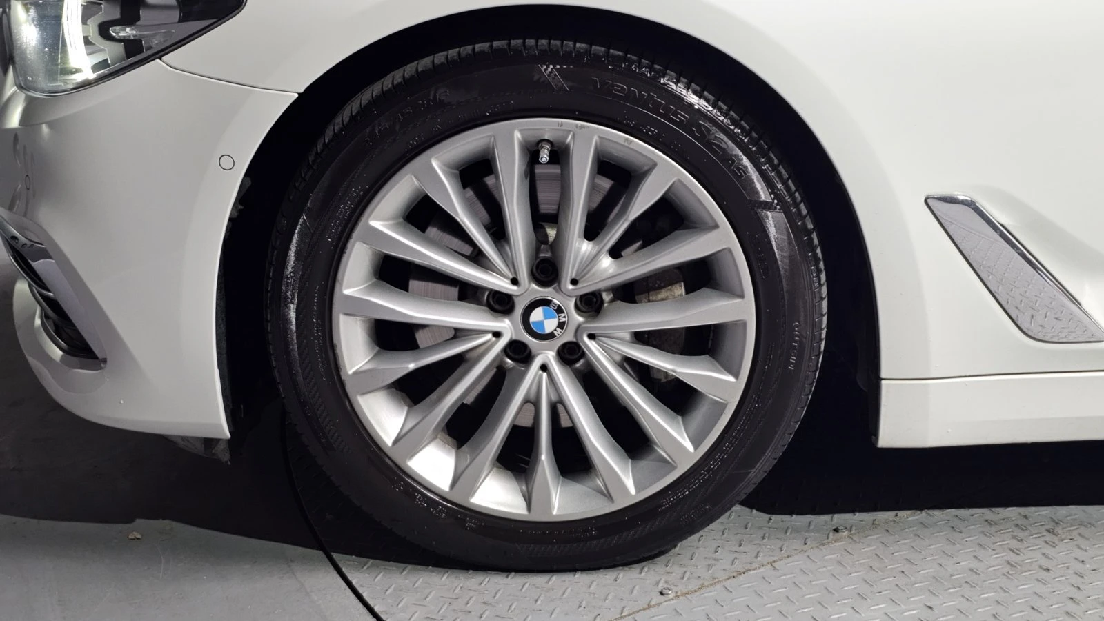 BMW 530 ЛЮК* HUD* ПОДГРЕВ ВОЛАН* ЕЛ. БАГАЖНИК* КРАЙНА ЦЕНА, снимка 5 - Автомобили и джипове - 55344747