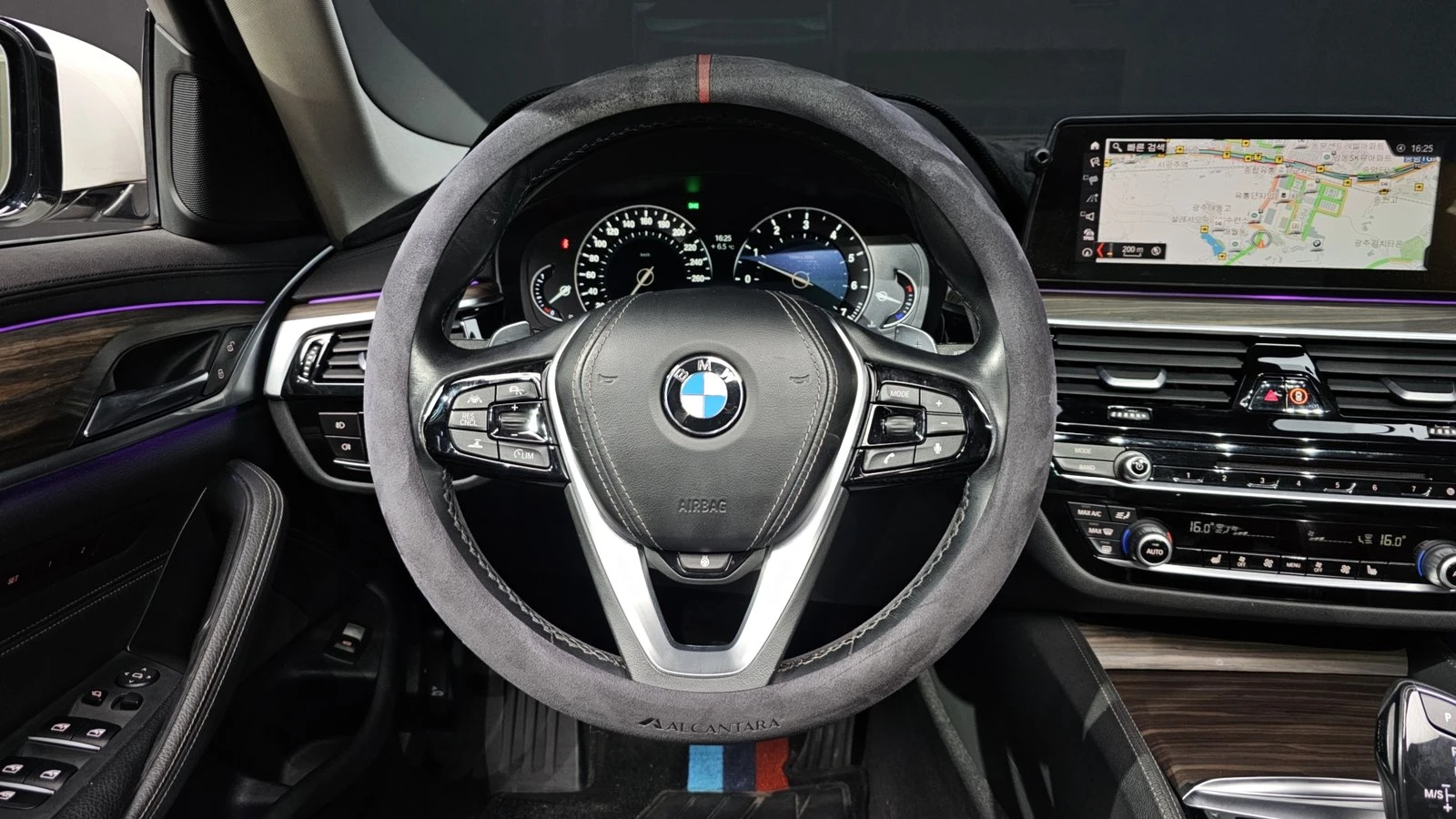 BMW 530 ЛЮК* HUD* ПОДГРЕВ ВОЛАН* ЕЛ. БАГАЖНИК* КРАЙНА ЦЕНА, снимка 13 - Автомобили и джипове - 55344747
