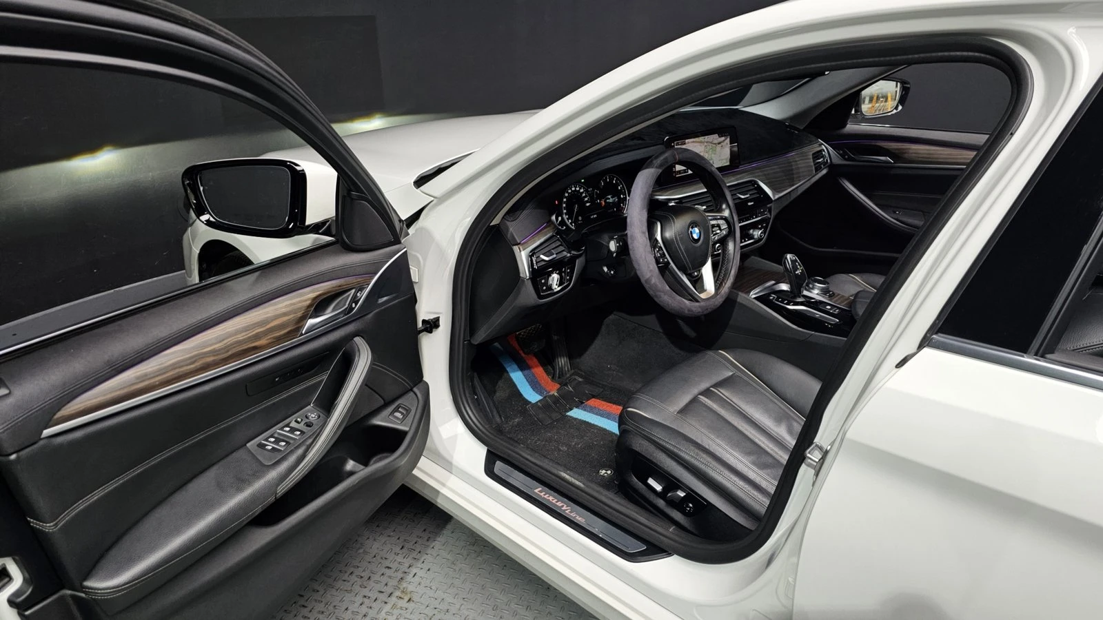 BMW 530 ЛЮК* HUD* ПОДГРЕВ ВОЛАН* ЕЛ. БАГАЖНИК* КРАЙНА ЦЕНА, снимка 10 - Автомобили и джипове - 55344747