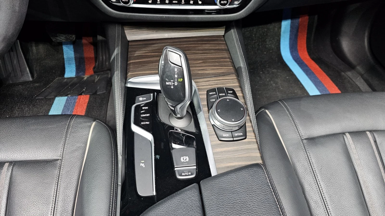 BMW 530 ЛЮК* HUD* ПОДГРЕВ ВОЛАН* ЕЛ. БАГАЖНИК* КРАЙНА ЦЕНА, снимка 9 - Автомобили и джипове - 55344747