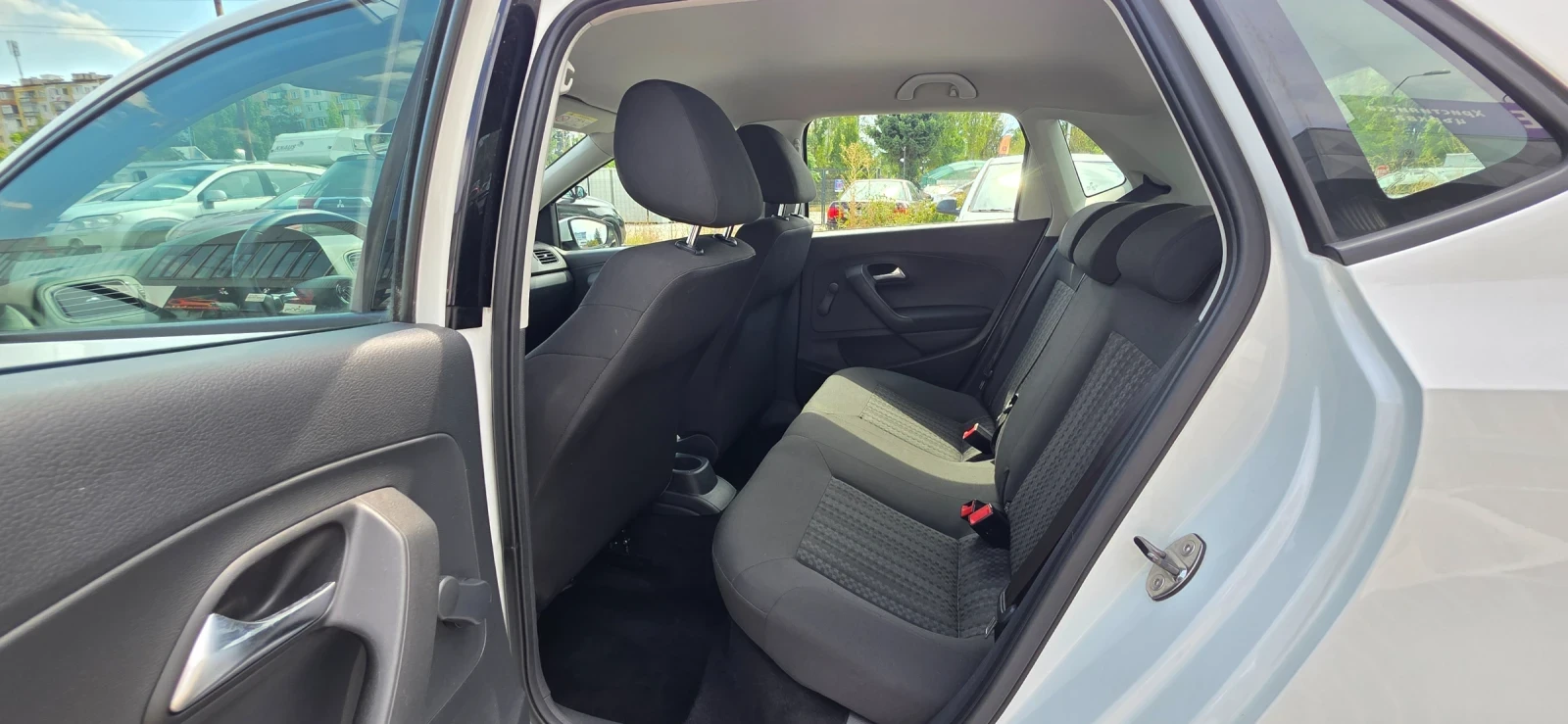 VW Polo 1.4 TDI 75k.c EURO 6B ITALIA , снимка 11 - Автомобили и джипове - 55851937
