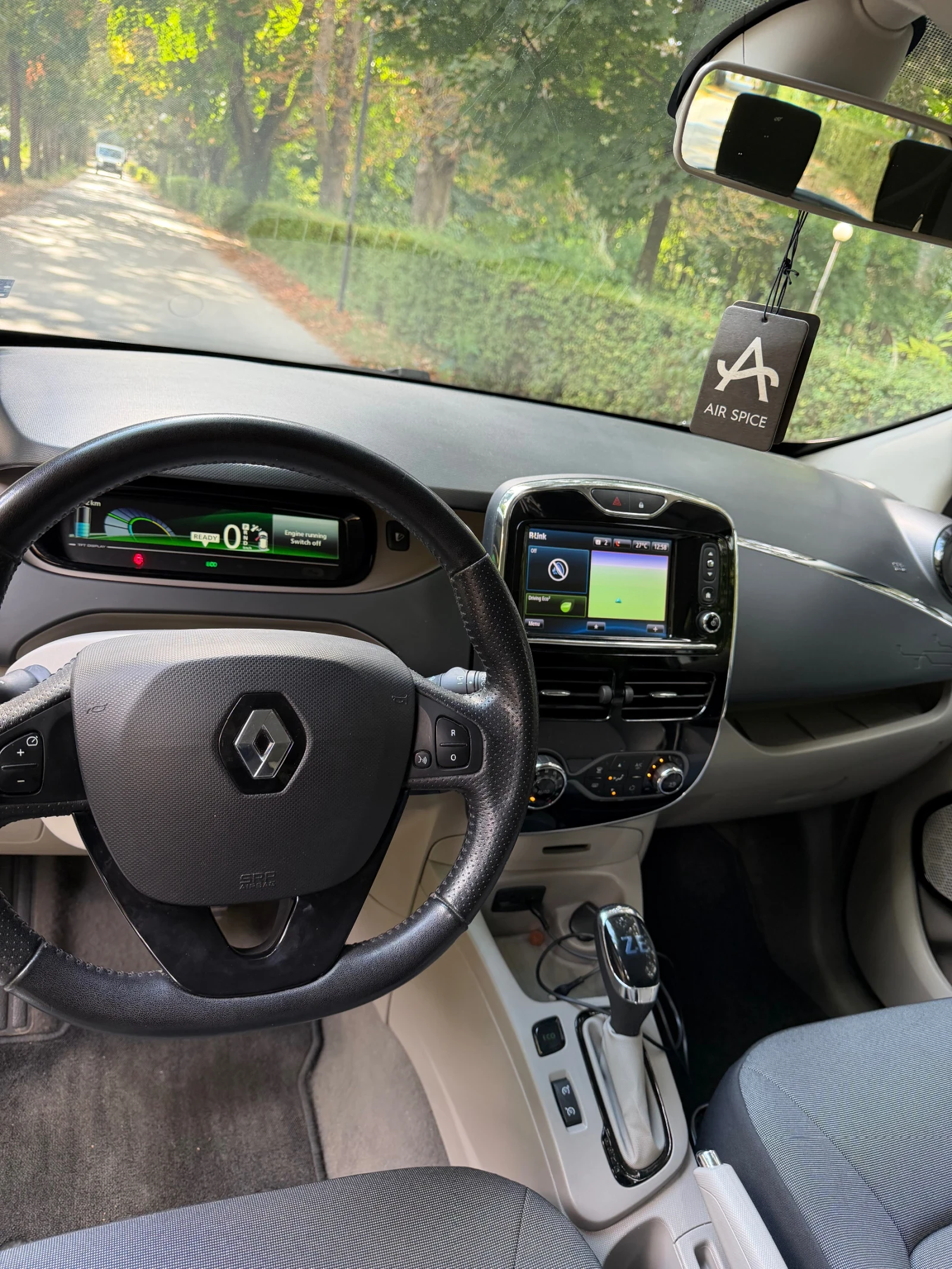 Renault Zoe, снимка 6 - Автомобили и джипове - 55952769