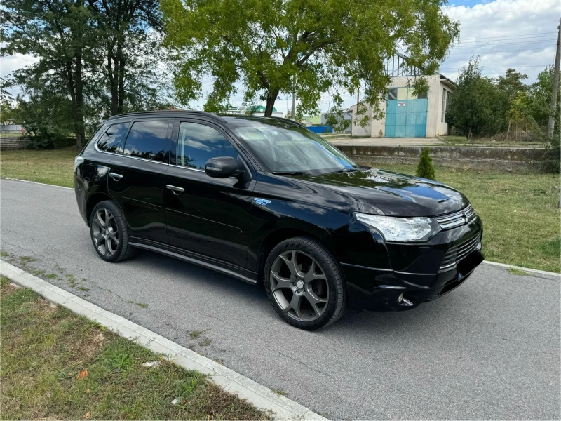 Mitsubishi Outlander Plug in Hybrid, снимка 2 - Автомобили и джипове - 47563653