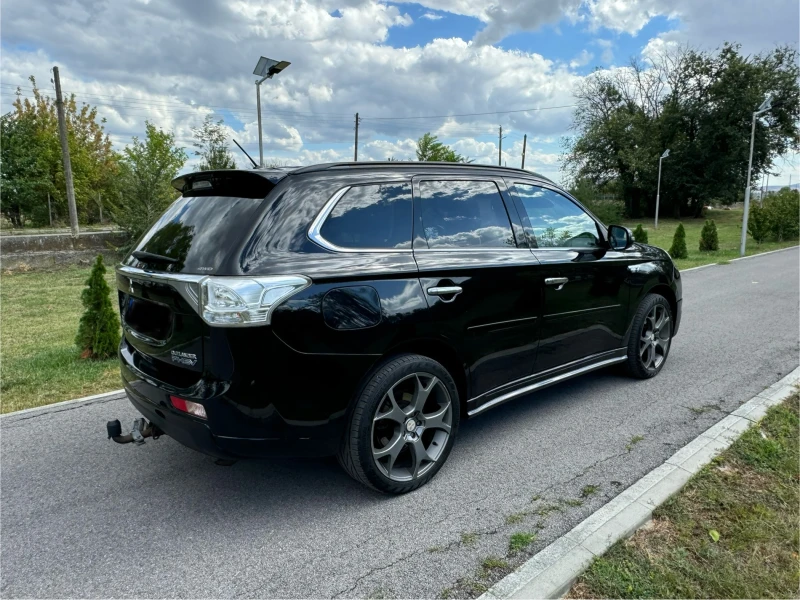 Mitsubishi Outlander Plug in Hybrid, снимка 4 - Автомобили и джипове - 47563653