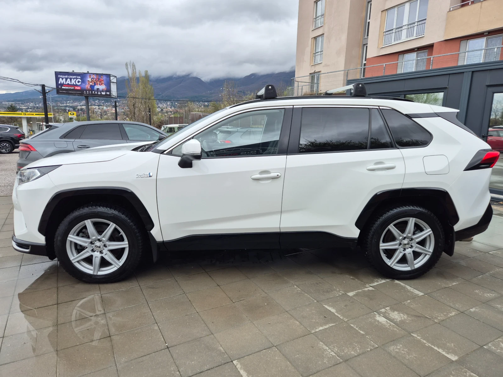 Toyota Rav4 AWD Plug-in Hybrid  - изображение 4