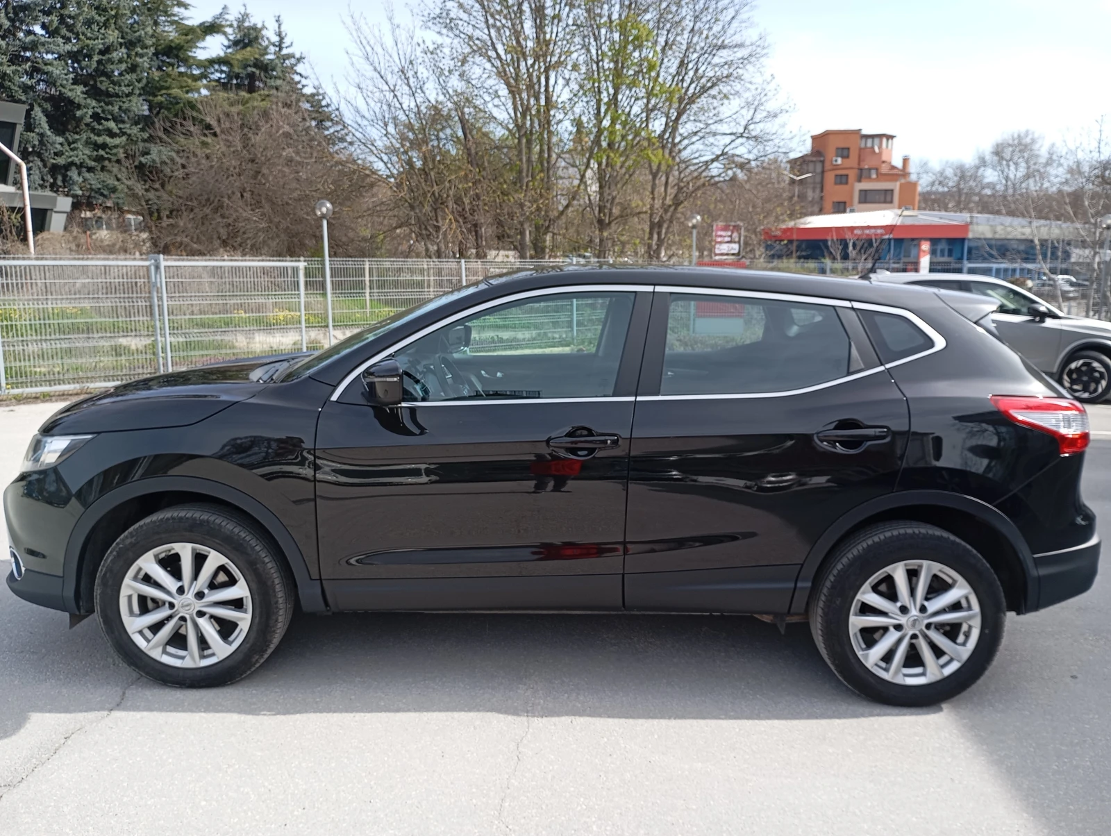 Nissan Qashqai 1.6 dCi 4x4, снимка 3 - Автомобили и джипове - 54227897