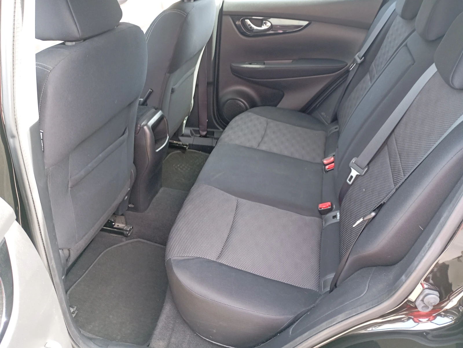 Nissan Qashqai 1.6 dCi 4x4, снимка 7 - Автомобили и джипове - 54227897