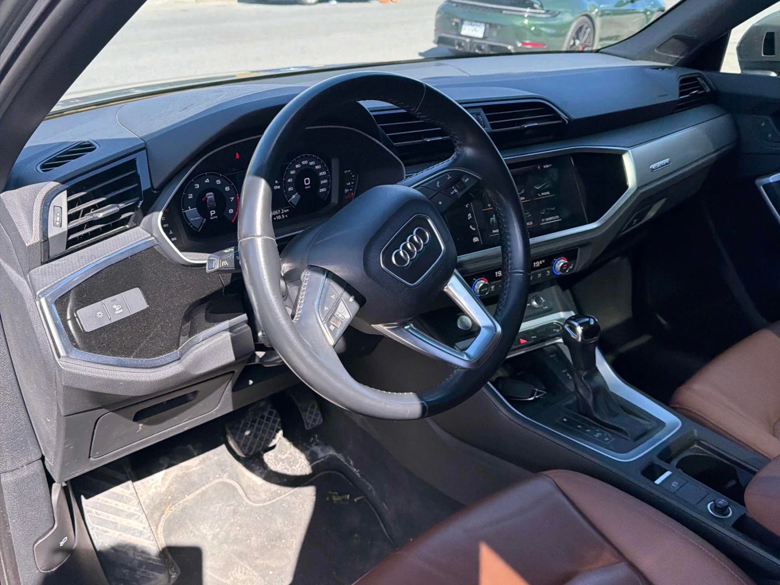 Audi Q3 ДИСТРОНИК * ПОДГРЕВ * ПАНОРАМА * CARFAX, снимка 6 - Автомобили и джипове - 54671997