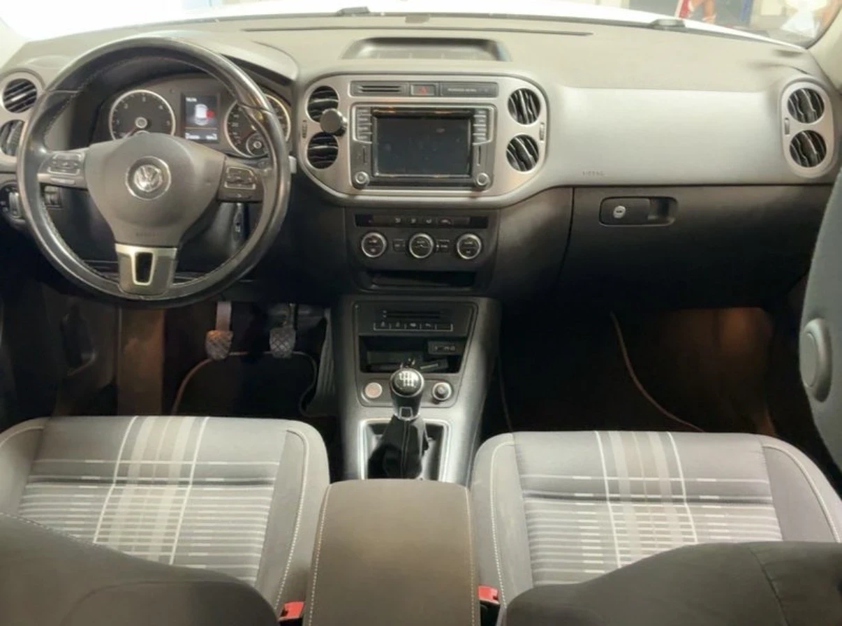 VW Tiguan 2.0TDI/ОЧАКВАН ВНОС/СЕРВИЗНА ИСТОРИЯ/, снимка 8 - Автомобили и джипове - 55124255