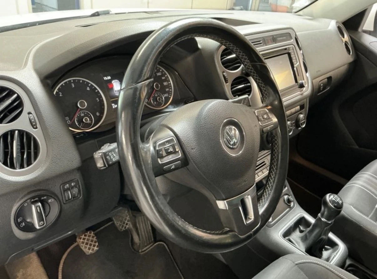 VW Tiguan 2.0TDI/ОЧАКВАН ВНОС/СЕРВИЗНА ИСТОРИЯ/, снимка 7 - Автомобили и джипове - 55124255