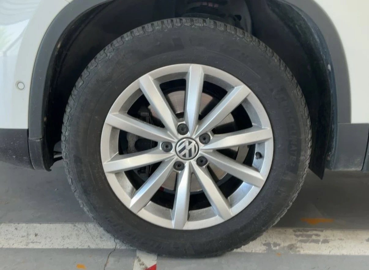 VW Tiguan 2.0TDI/ОЧАКВАН ВНОС/СЕРВИЗНА ИСТОРИЯ/, снимка 14 - Автомобили и джипове - 55124255