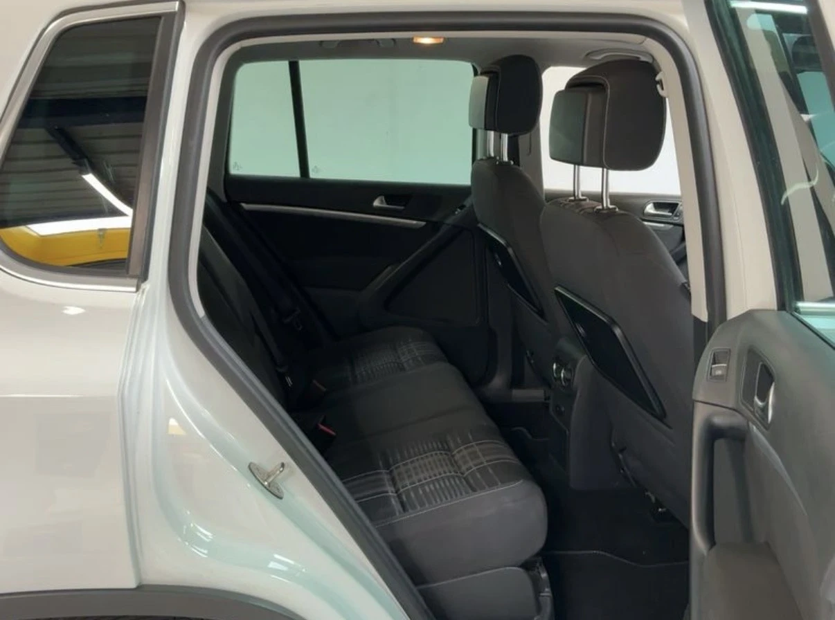 VW Tiguan 2.0TDI/ОЧАКВАН ВНОС/СЕРВИЗНА ИСТОРИЯ/, снимка 11 - Автомобили и джипове - 55124255