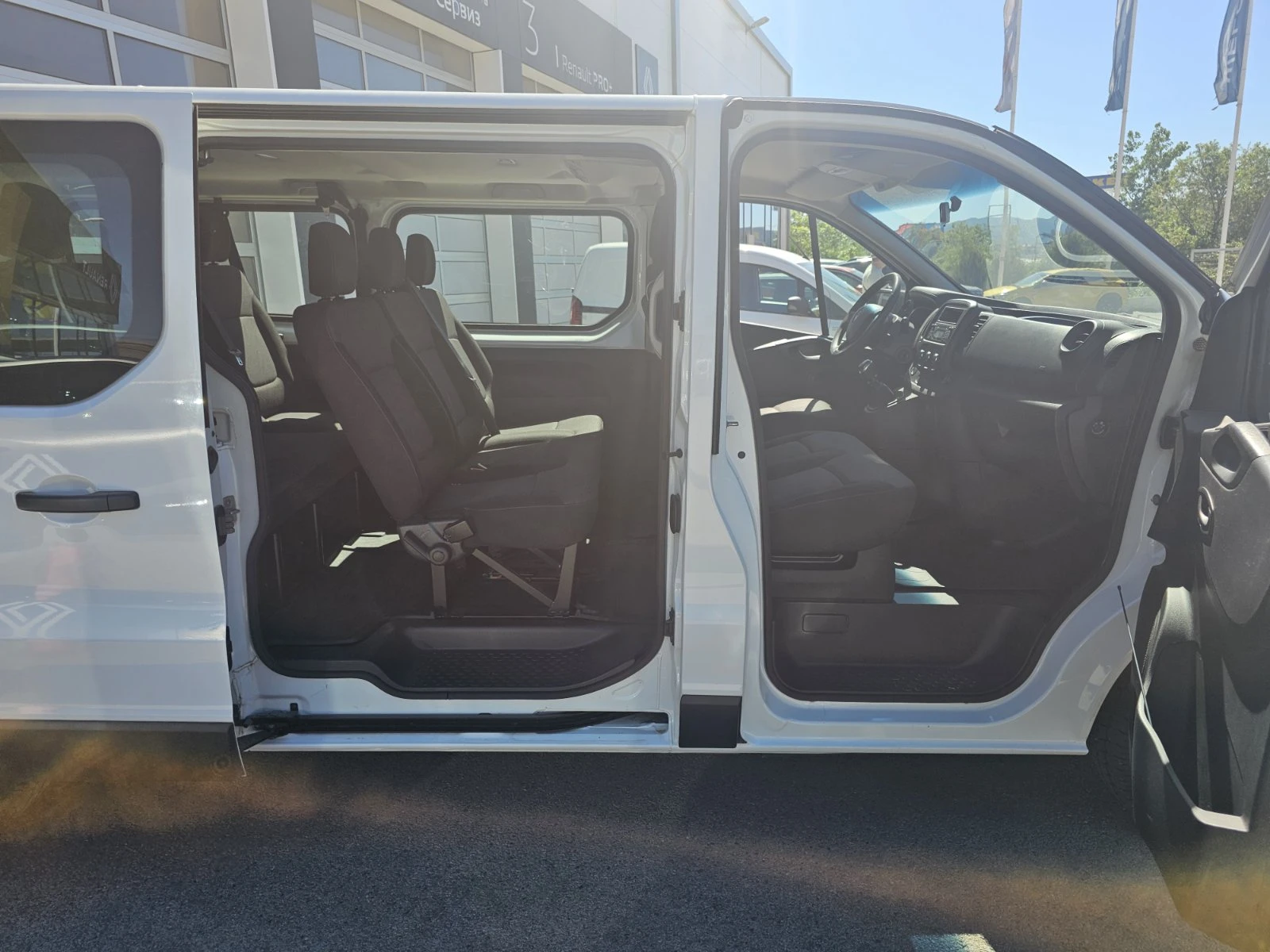 Renault Trafic 2.0 dCi 120 8+ 1, снимка 14 - Бусове и автобуси - 54936622