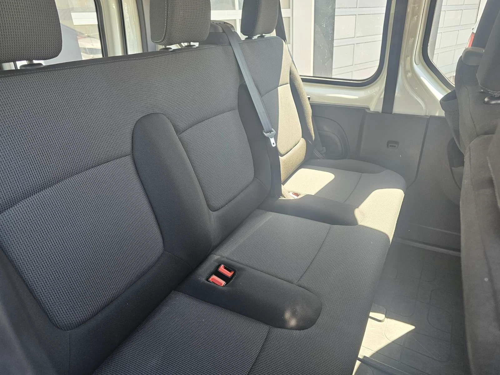 Renault Trafic 2.0 dCi 120 8+ 1, снимка 17 - Бусове и автобуси - 54936622