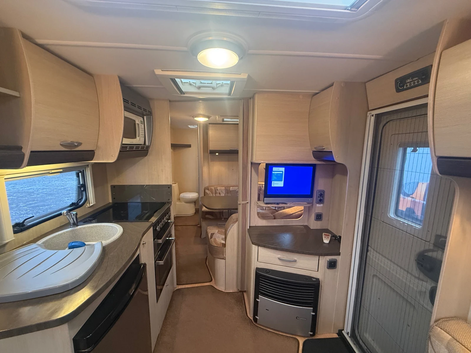 Каравана Tabbert STERLING EUROPA-ФРЕНСКАСПАЛНЯ-СЕПАРЕ/ФОРСЕЛТ/MOVЕR - изображение 5