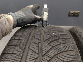 Гуми Зимни 235/35R20, снимка 4