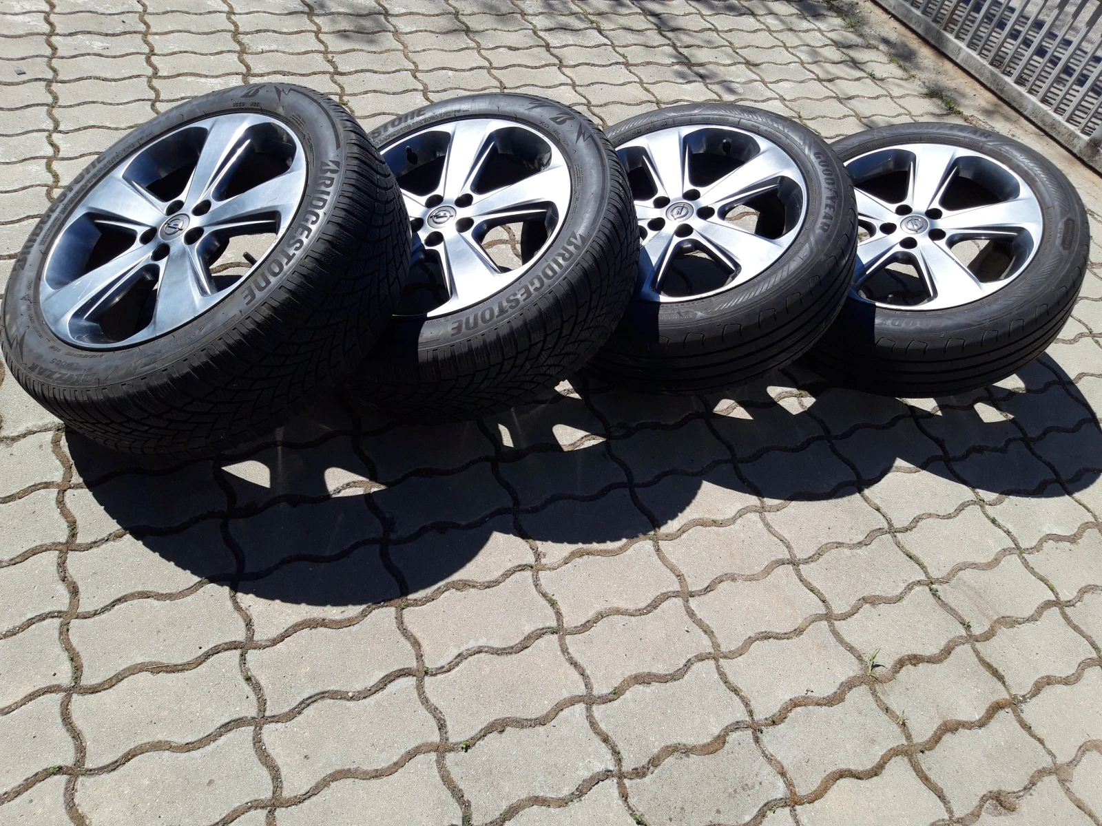 Гуми с джанти Bridgestone 215/55R18, снимка 15 - Гуми и джанти - 54173415