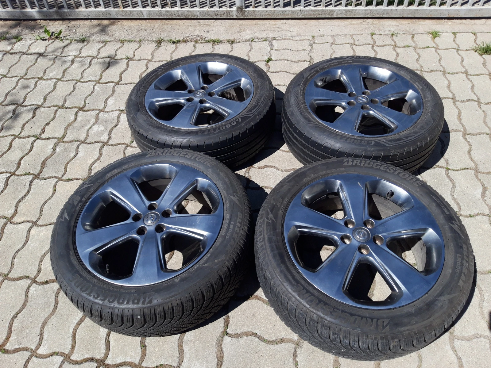 Гуми с джанти Bridgestone 215/55R18, снимка 9 - Гуми и джанти - 54173415