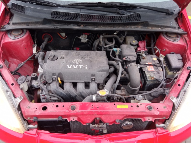 Toyota Yaris 1.3 VVT-I, снимка 12 - Автомобили и джипове - 43897861