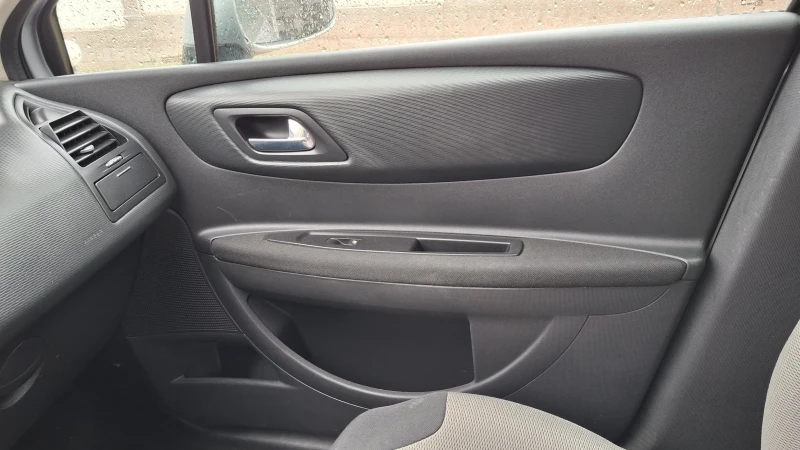 Citroen C4 Хечбек, снимка 9 - Автомобили и джипове - 51994916